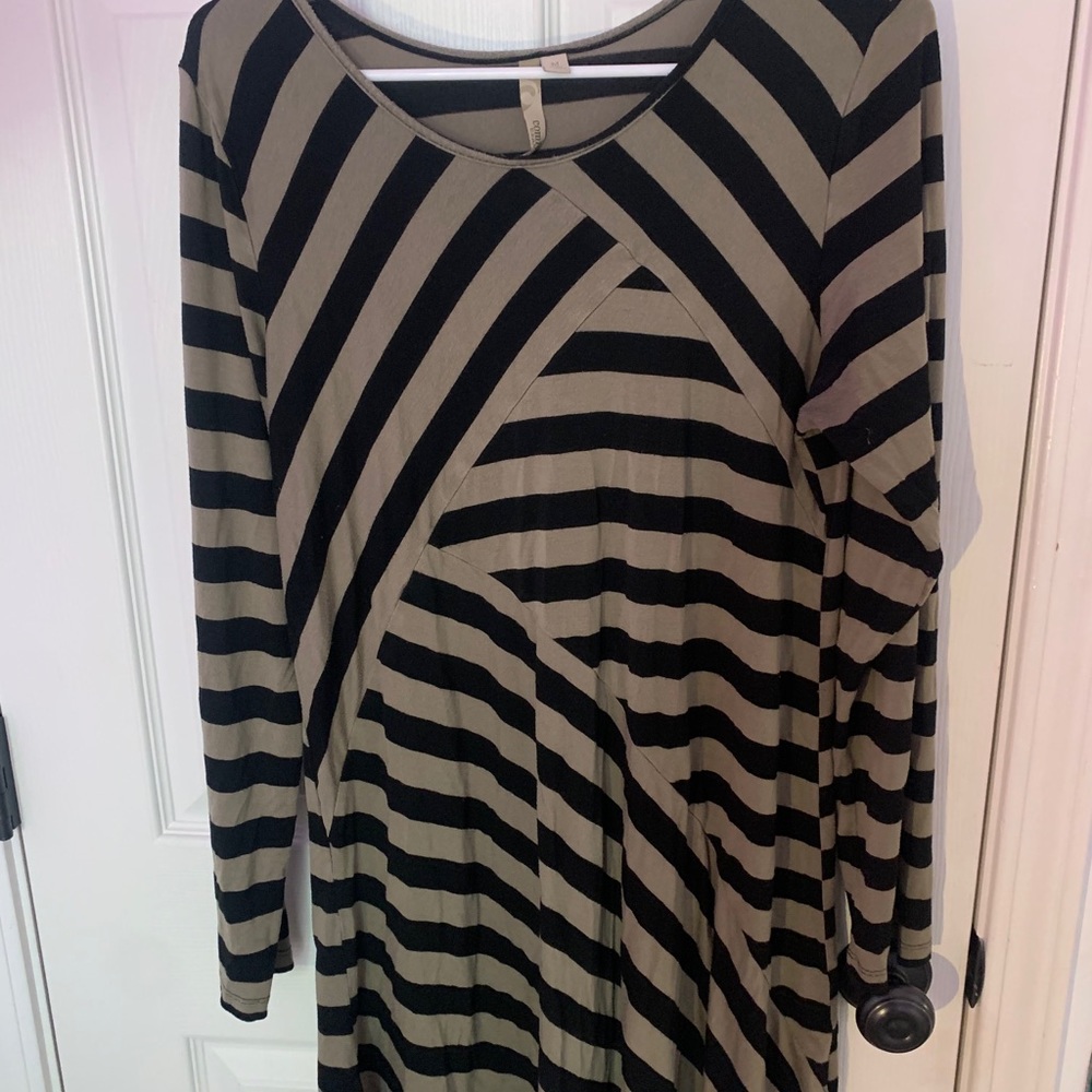 Comfy USA Green and Black Long Sleeved Blouse💚